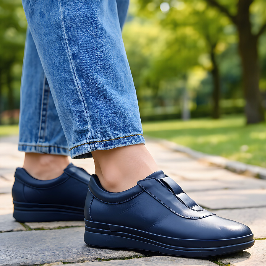pantofi-dama-usori-din-piele-naturala-bleumarin-bio-flex-confort-cu-elastic-intre-36-si-40 Pantofi dama usori din piele naturala bleumarin BIO FLEX Confort cu elastic intre 36 si 40 - imagine 1
