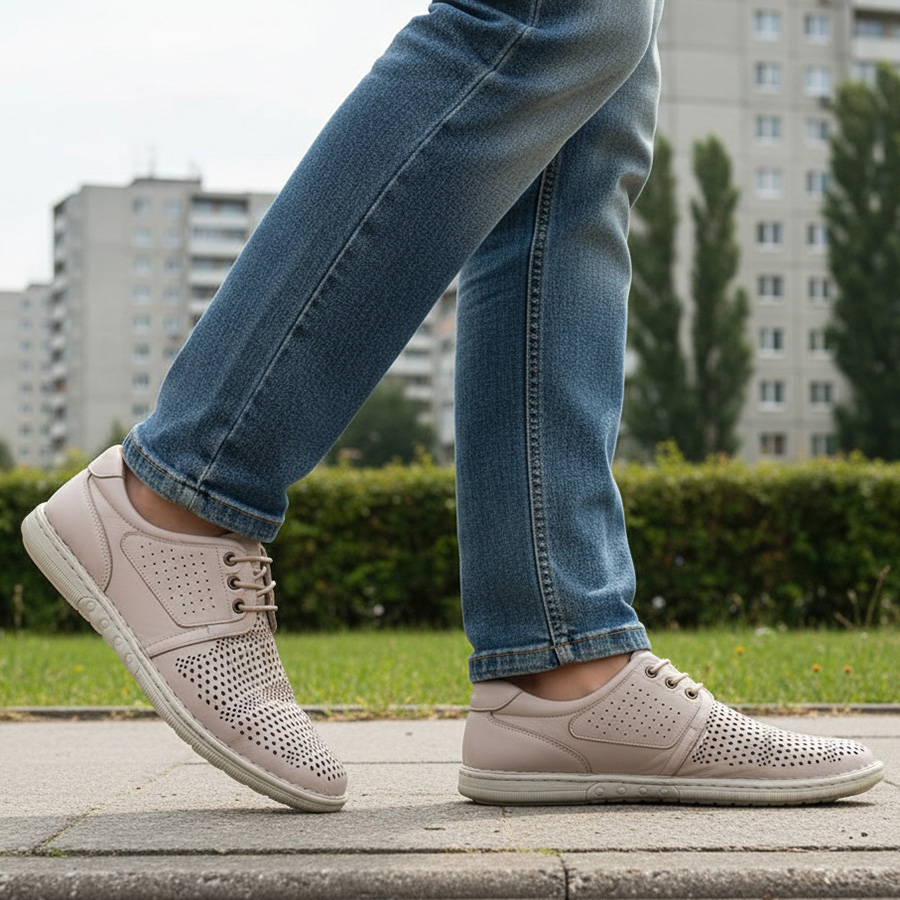 pantofi-barbati-usori-bej-cu-siret-din-piele-naturala-perforata-intre-40-si-44 Pantofi barbati usori bej cu siret din piele naturala perforata intre 40 si 44 - imagine 1
