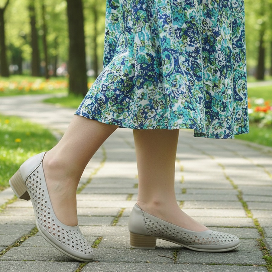 pantofi-dama-grej-cu-toc-masiv-din-piele-naturala-decupata-intre-36-si-40-scv Pantofi dama grej cu toc masiv din piele naturala decupata intre 36 si 40 - imagine 1