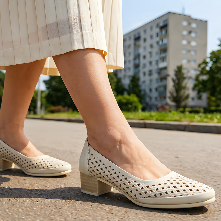 pantofi-dama-crem-cu-toc-masiv-din-piele-naturala-decupata-intre-36-si-40 Pantofi dama crem cu toc masiv din piele naturala decupata intre 36 si 40 - imagine 1