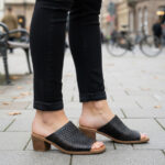 LICHIDARE Papuci dama Alpetto negri din piele naturala intre 36 si 40