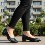 Pantofi dama lati cu toc patrat din piele naturala cu insertii inflorate intre 36 si 41
