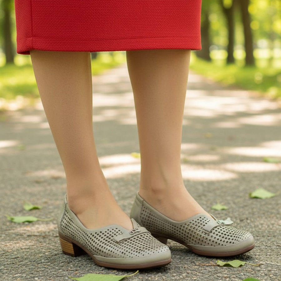 pantofi-dama-grej-cu-toc-masiv-din-piele-naturala-perforata-intre-36-si-40 Pantofi dama grej cu toc masiv din piele naturala perforata intre 36 si 40 - imagine 1