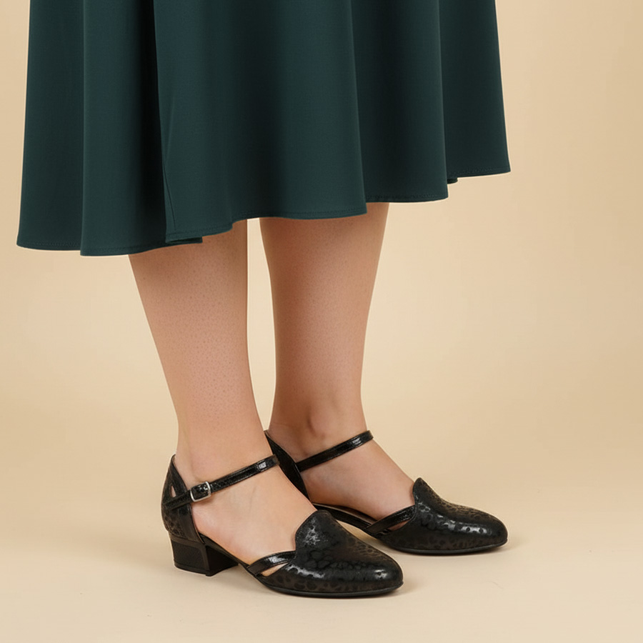 sandale-dama-din-piele-naturala-elegante-negre-cu-toc-mic-intre-35-si-40 Sandale dama din piele naturala elegante negre cu toc mic intre 34 si 40 - imagine 1
