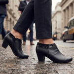 Botine dama scurte cu toc patrat din piele naturala negre intre 35 si 41