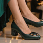 Pantofi dama din piele naturala verde-inchis eleganti cu toc aplicat si ornament marimi intre 35 si 40